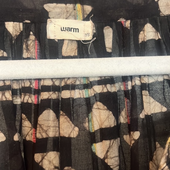 WARM cotton batik print top with blue crochet trim - Picture 3 of 4